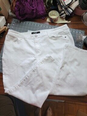 Simply Vera Vera Wang White Capri Mid Rise Jeans